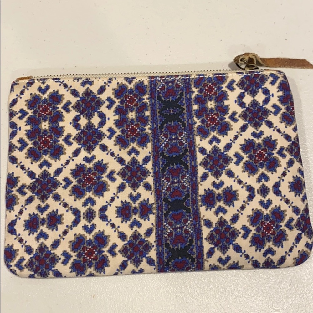 Brandy melville pouch